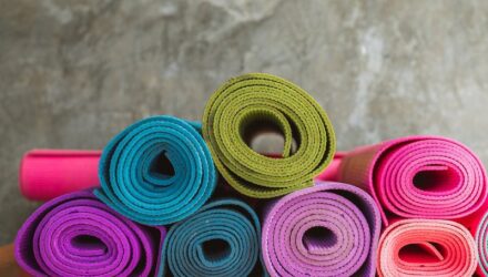 Färgglada yogamattor